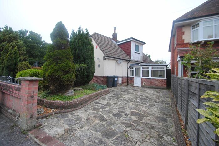 5 Bedroom Detached House To Rent In Students! Free Wifi, Private Garden And Parking - Fernside Road!, BH9