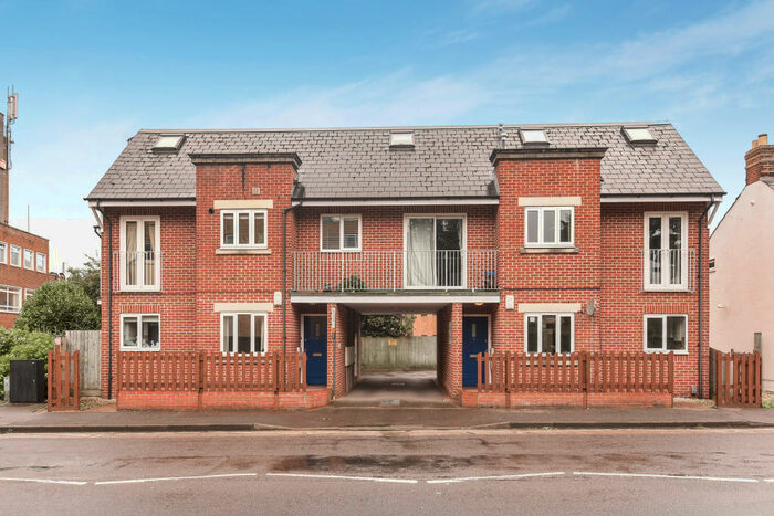 2 Bedroom Flat To Rent In Horspath Driftway, OX3