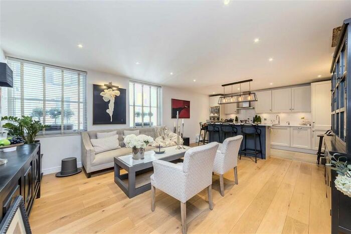 2 Bedroom Flat To Rent In Grafton Mews, London, W1T