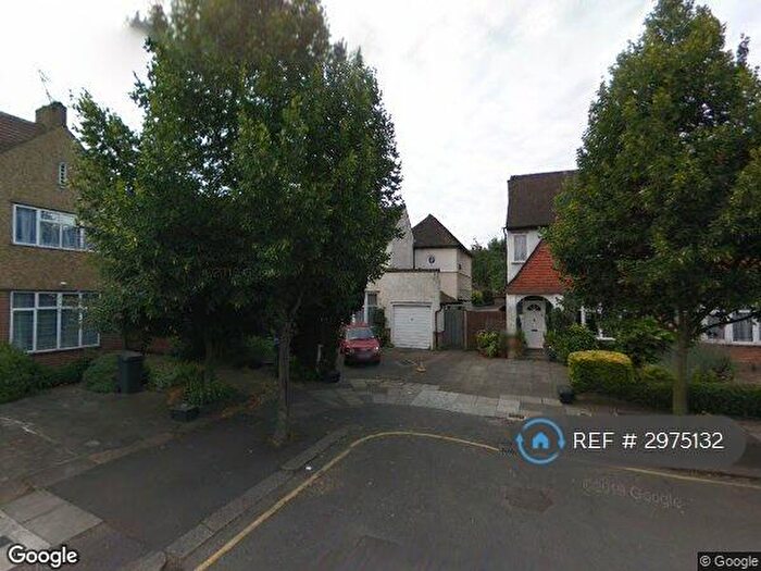 Studio To Rent In Brockenhurst Gardens, London, NW7