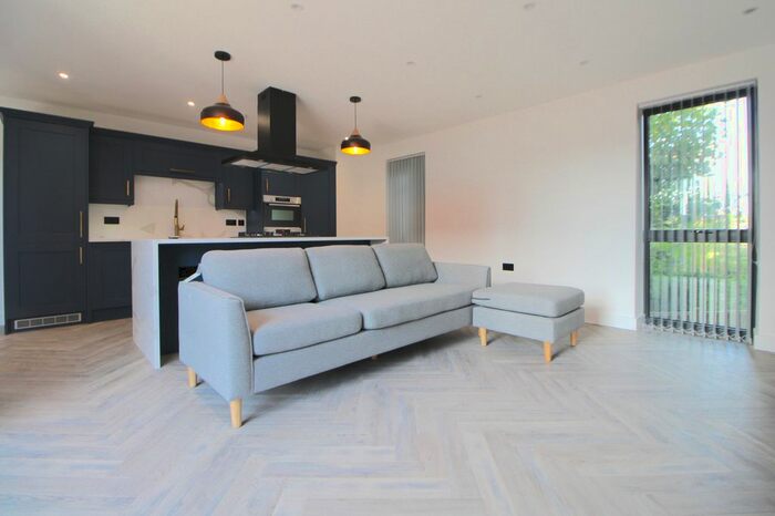 2 Bedroom Flat To Rent In Oakwood Apartments, Fairview Road, London, SW16