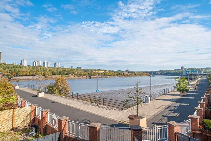 2 Bedroom Apartment For Sale In Grebe Close, Dunston, Gateshead, Tyne And Wear, NE11