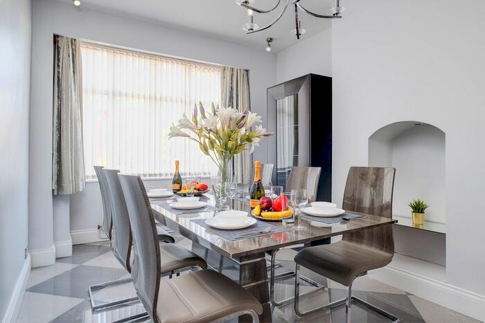 4 Bedroom Flat To Rent In Pershore Road, Birmingham, B29