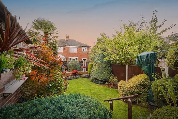 3 Bedroom Semi-Detached House For Sale In Chatsworth Drive, Pudsey, LS28