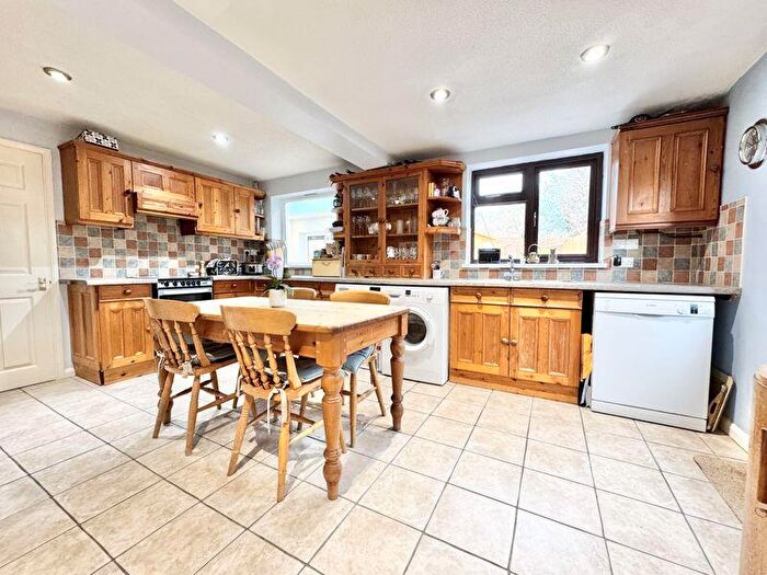 5 Bedroom Detached House For Sale In Blithfield Avenue, Loughborough, LE11