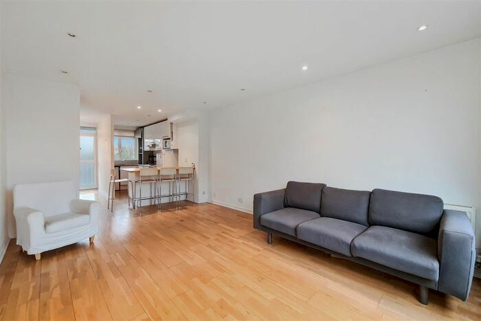 2 Bedroom Flat To Rent In St Johns Avenue, Putney, London, SW15