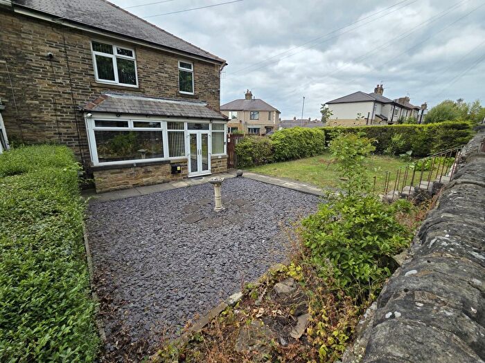 3 Bedroom Semi-Detached House To Rent In Leeds Road, Shipley, BD18