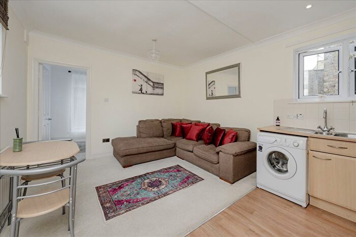 1 Bedroom Flat For Sale In Findon Road, Shepherd's Bush, W12