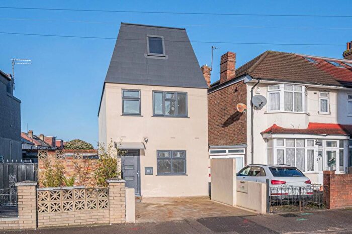 5 Bedroom End Of Terrace House To Rent In Bond Road, Mitcham, CR4