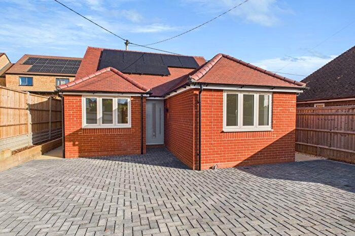 2 Bedroom Bungalow For Sale In Cullum Road, Oxford, OX33