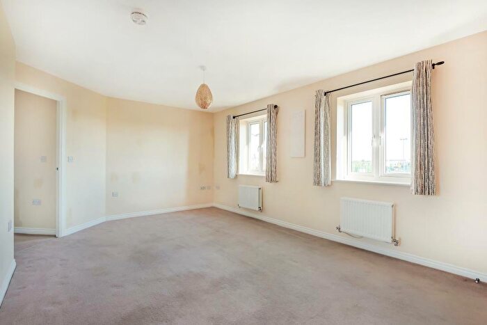 2 Bedroom Apartment To Rent In Berryfields, Aylesbury, HP18