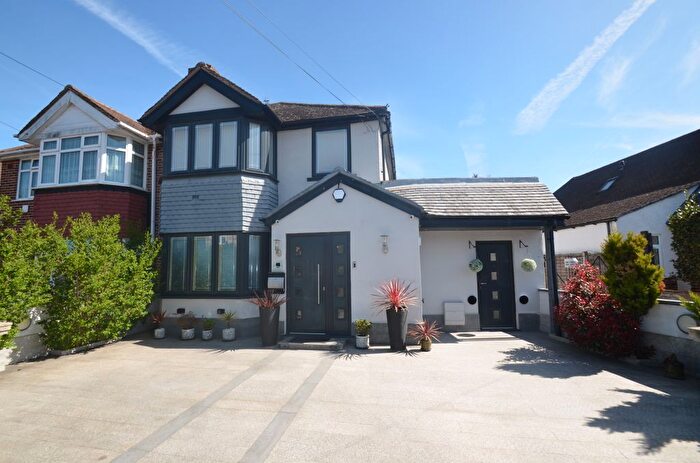 1 Bedroom Flat To Rent In Oaks Road, Staines-Upon-Thames, TW19