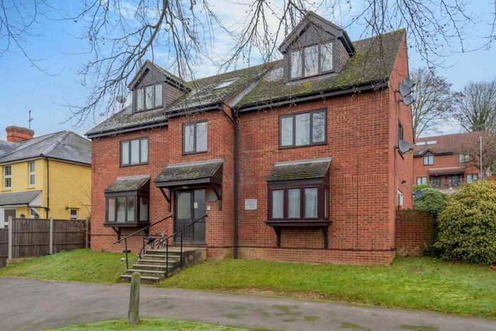 1 Bedroom Flat To Rent In High Wycombe, Buckinghamshire HP11