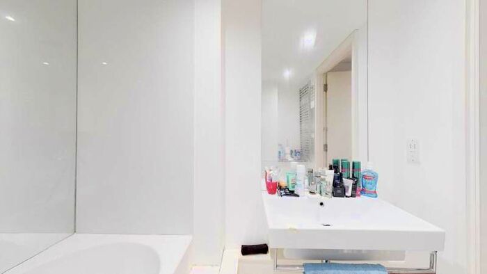 Apartment To Rent In Bromells Road, Clapham Common, SW4