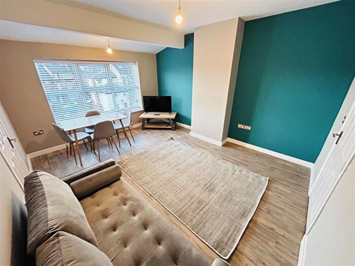 1 Bedroom Apartment To Rent In Hyde Park Villas, Hyde Park, Leeds, LS6