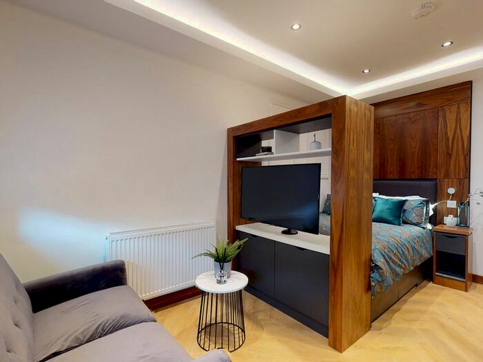 Studio To Rent In Apt, Live Oasis Piccadilly #, M1