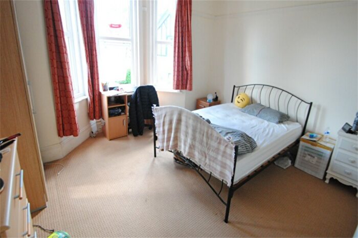 2 Bedroom Flat To Rent In Bedroom Second Floor Flat In Meyrick Park, BH3