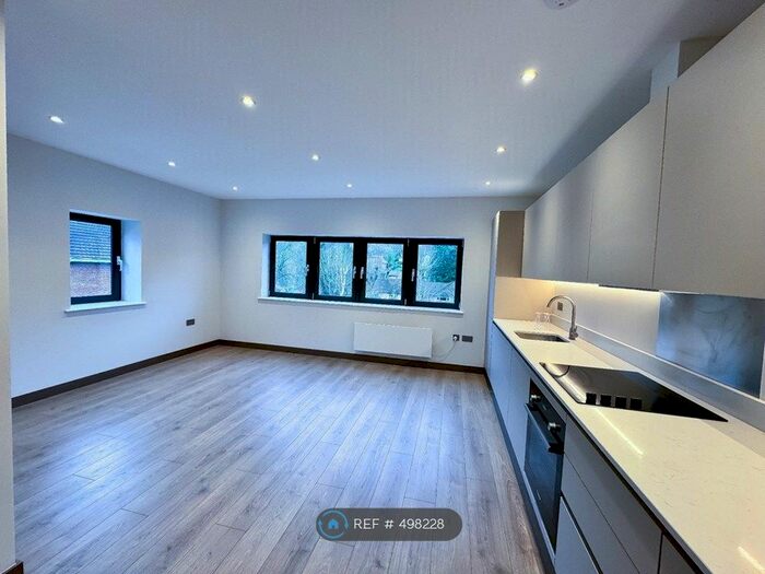 1 Bedroom Flat To Rent In Clearway Court, Caterham, CR3