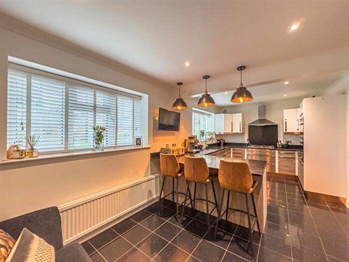 4 Bedroom Detached House For Sale In Bullwood Approach, Hockley, SS5