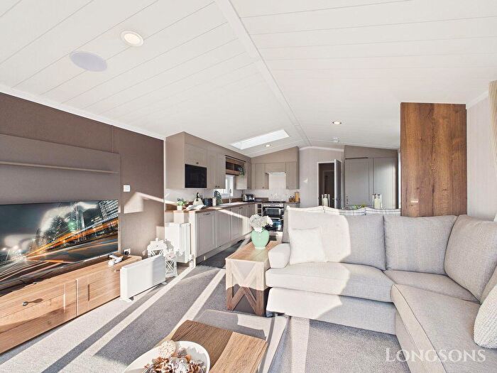 2 Bedroom Park Home For Sale In Birchington Vale Holiday Park, CT7