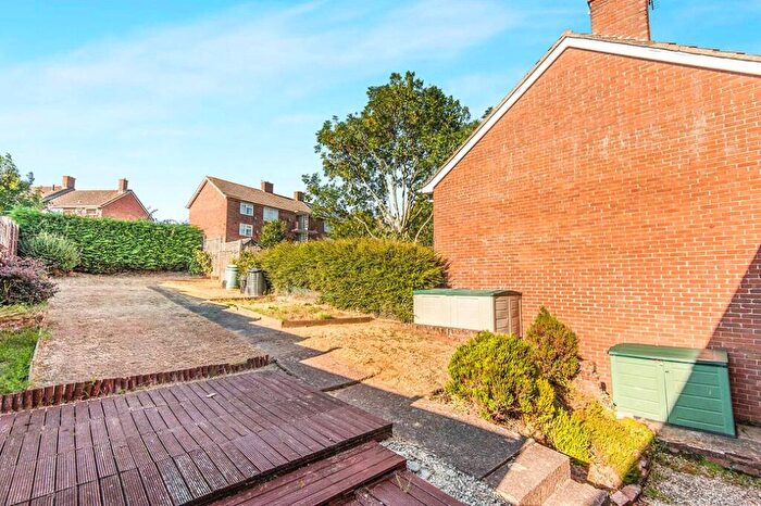 3 Bedroom End Of Terrace House For Sale In Elaine Close, Exeter, Devon, EX4