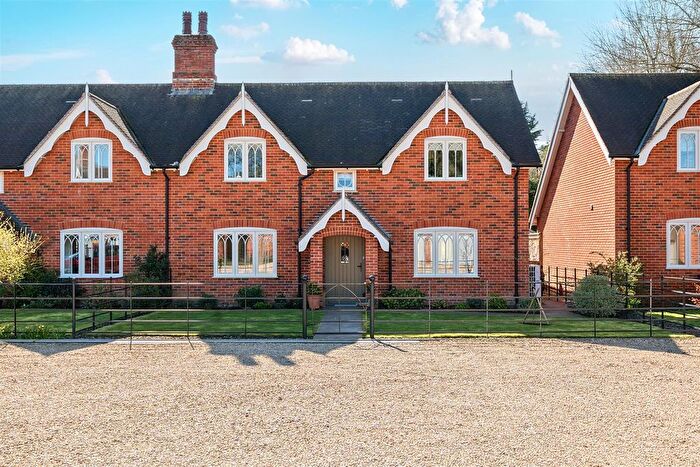 3 Bedroom Property For Sale In Iwerne Minster, Blandford Forum, DT11