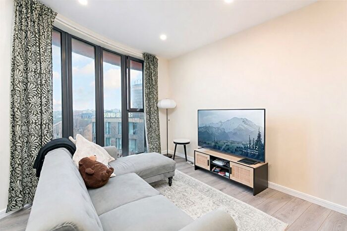 2 Bedroom Flat For Sale In Station Road, Sidcup, London, DA15