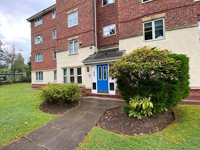 2 Bedroom Flat To Rent In Manley Road, Manchester, M16