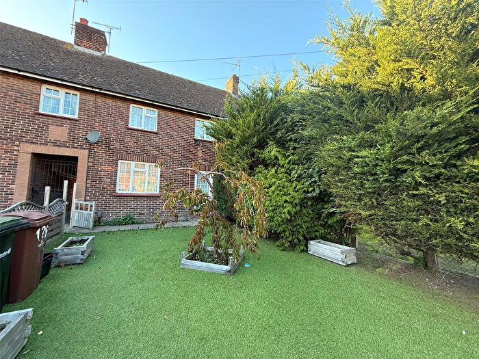 3 Bedroom Terraced House For Sale In Valley Drive, Gravesend, Kent, DA12