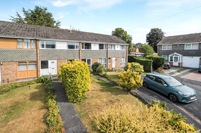 3 Bedroom Terraced House For Sale In Brookhill Close, Alwoodley, Leeds, LS17