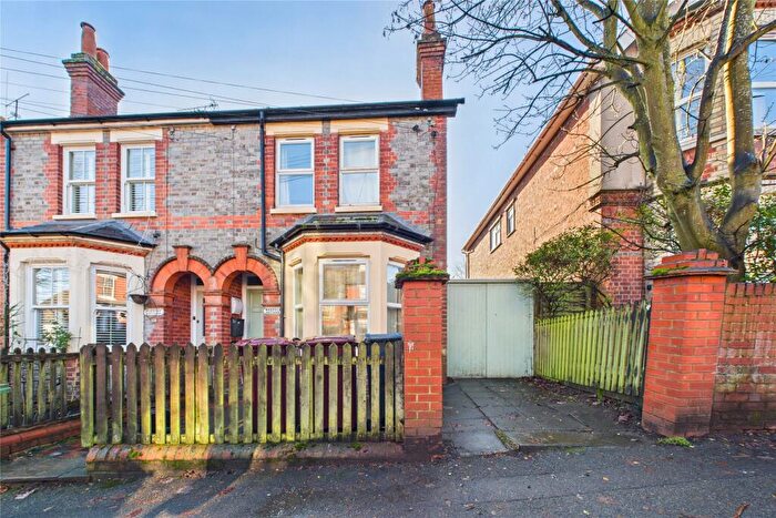 3 Bedroom Semi Detached House For Sale In Wantage Road, Reading, Berkshire, RG30