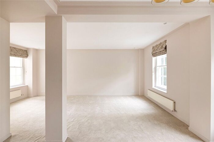 4 Bedroom Flat To Rent In The Lodge, Kensington Park Gardens, W11