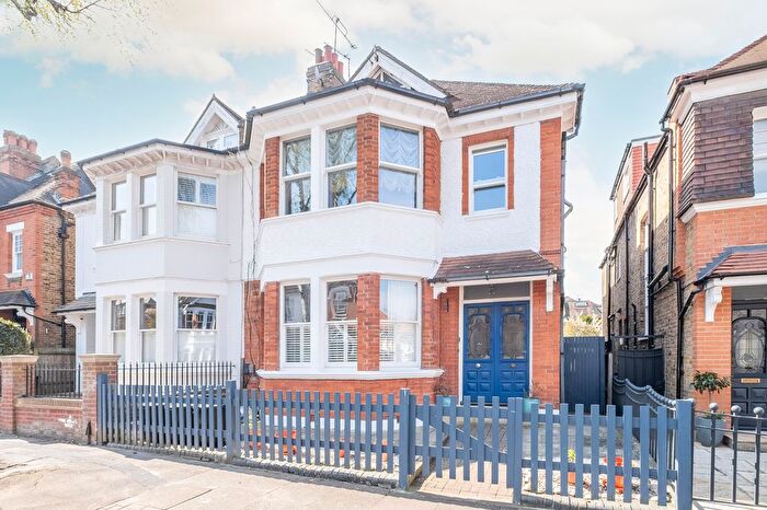 2 Bedroom Flat For Sale In Holroyd Road, London, SW15