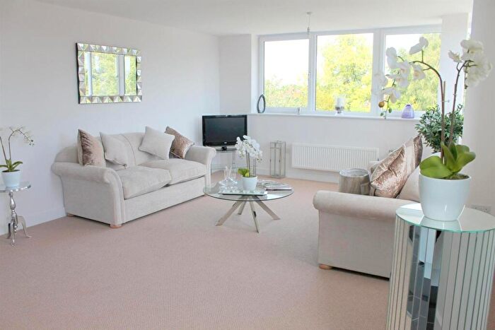 2 Bedroom Flat To Rent In Cantelupe Road, East Grinstead, RH19