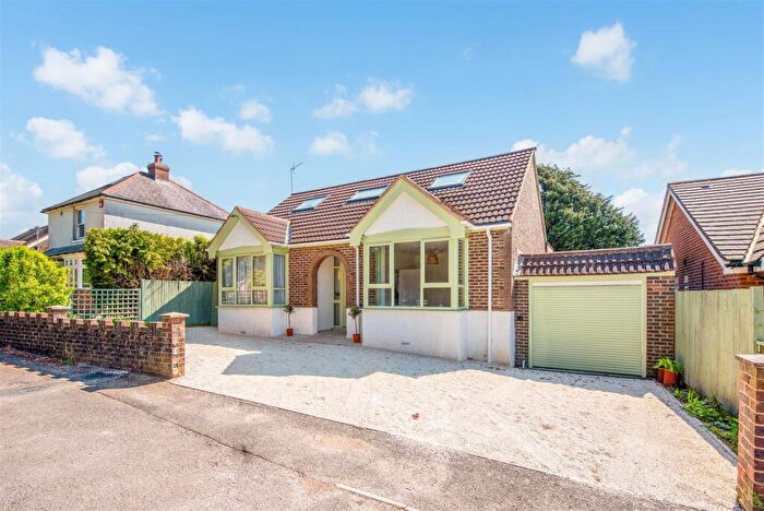 4 Bedroom Detached House For Sale In Gladys Avenue, Cowplain, PO8