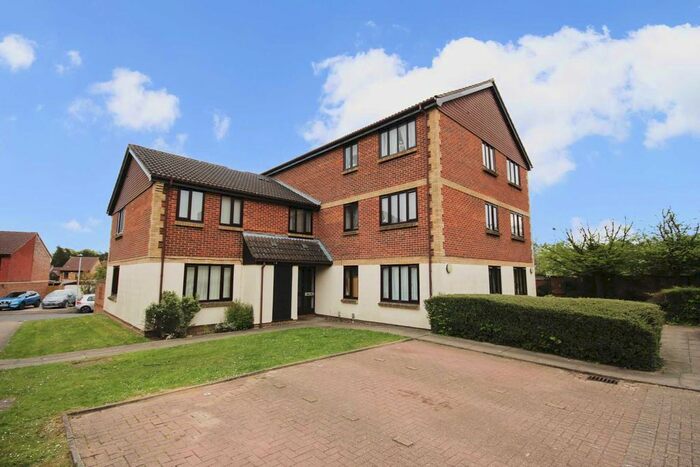 2 Bedroom Flat To Rent In Pyegrove Chase, Bracknell, RG12