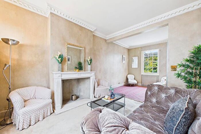 3 Bedroom Terraced House For Sale In Hanover Gardens London, SE11