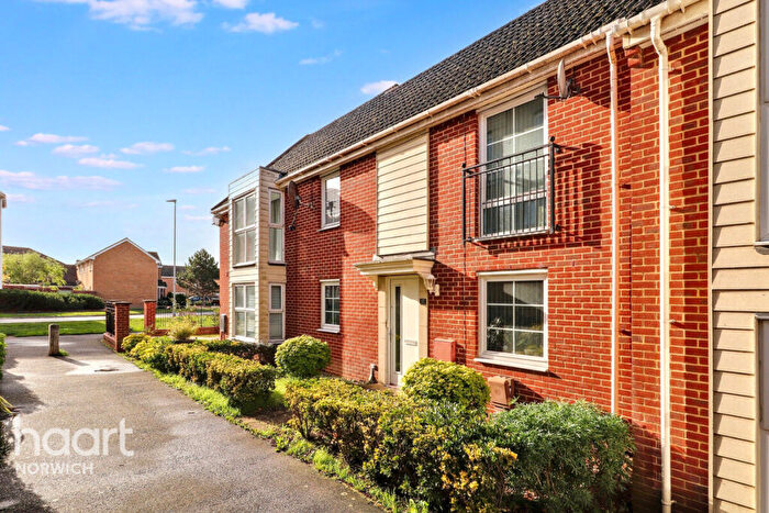 3 Bedroom Terraced House For Sale In St Simon Close, Norwich, NR8
