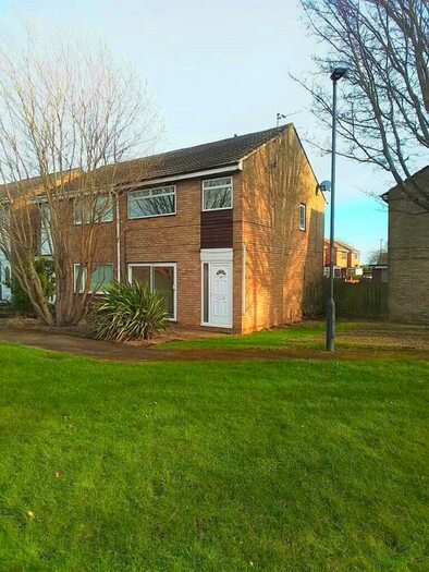 3 Bedroom End Of Terrace House To Rent In Redcroft Green, Blakelaw, NE5