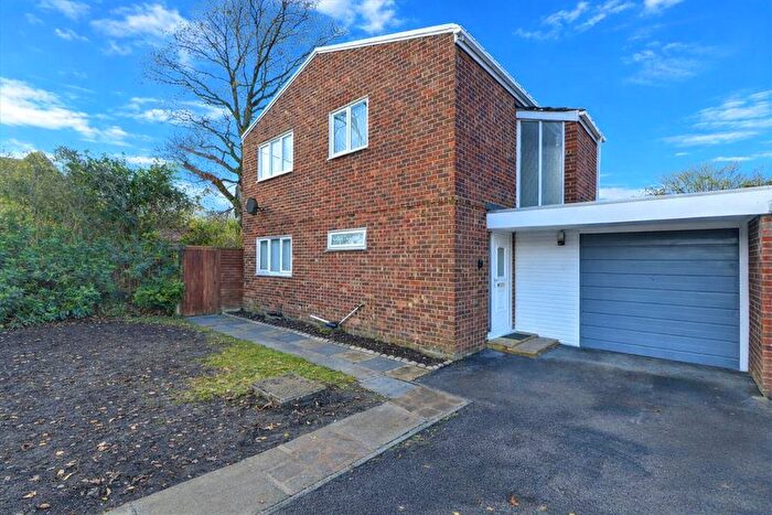 4 Bedroom Link Detached House To Rent In The Paddock, Headley, Bordon, Hampshire, GU35