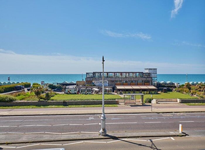 2 Bedroom Apartment To Rent In Kingsway, Hove, BN3