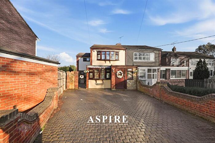 5 Bedroom Semi-Detached House For Sale In Rushbottom Lane, Benfleet, SS7