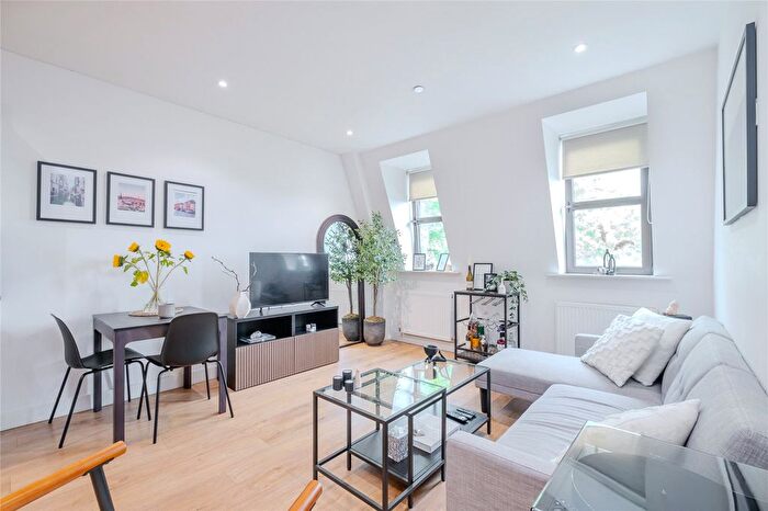 1 Bedroom Flat To Rent In Hopton House, Streatham, London, SW16