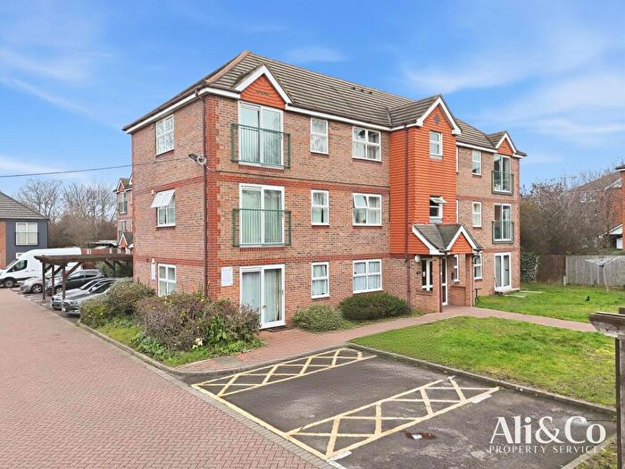 2 Bedroom Apartment For Sale In Dudley Close, Chafford Hundred, RM16