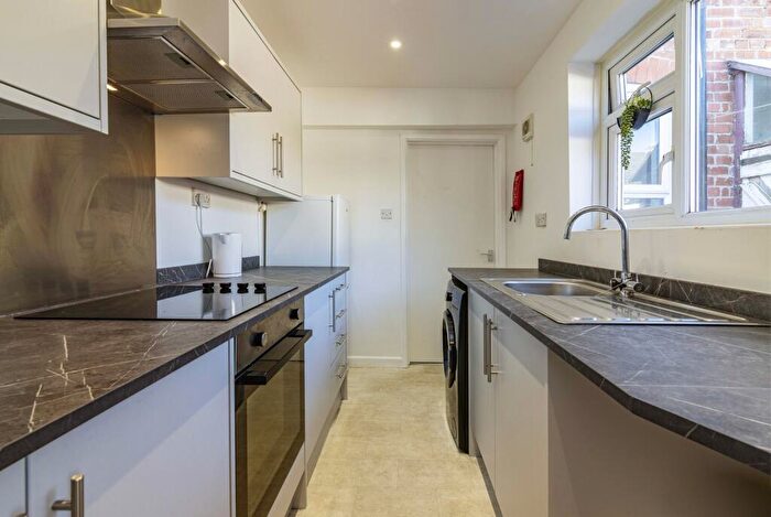 2 Bedroom Terraced House To Rent In Kirkby St // Bed + Study Rooms // Sept, LN5