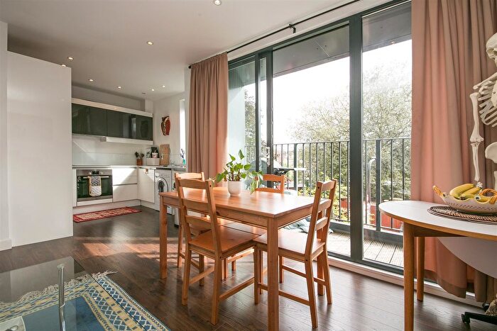 2 Bedroom Property To Rent In Coverton Road, Tooting, SW17