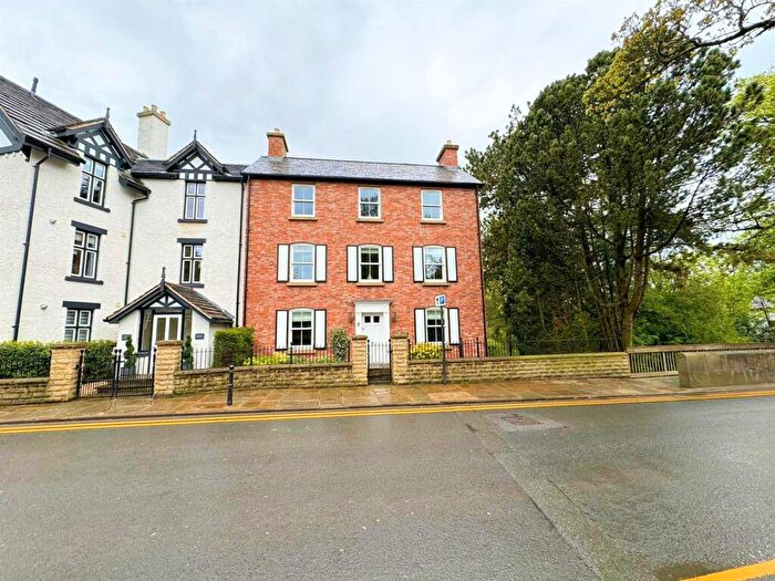 2 Bedroom Apartment To Rent In The Village, Prestbury, SK10