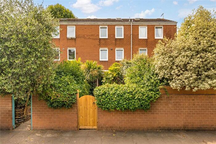 2 Bedroom Maisonette To Rent In Blanchard Way, London, E8