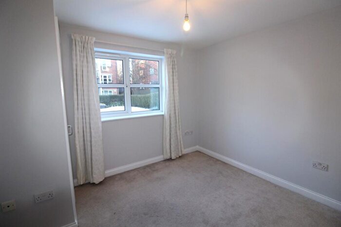 2 Bedroom Apartment To Rent In Abbey Court, Headingley, LS5