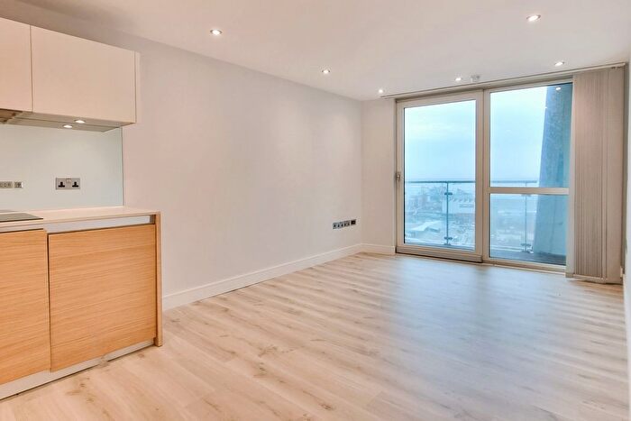 2 Bedroom Flat To Rent In Gunwharf Quays, Hampshire, PO1